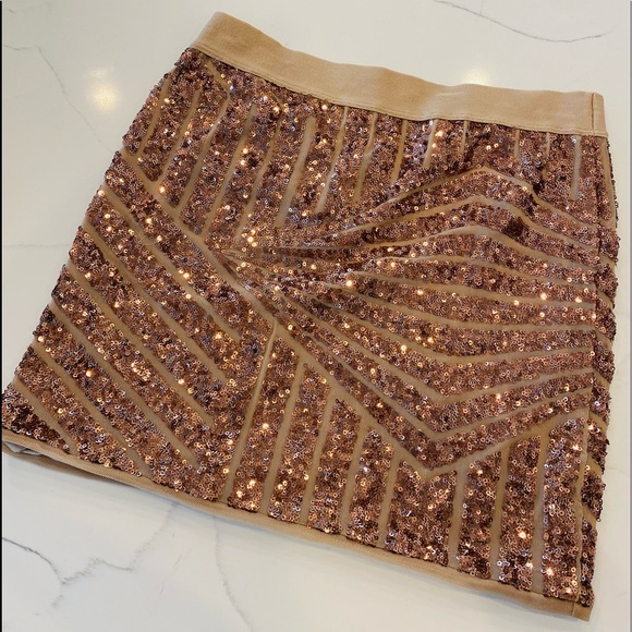 LIKE NEW BCBG Rose Gold Body Con Sequin Mini Skirt 🔥🔥🔥 - Picture 1 of 3